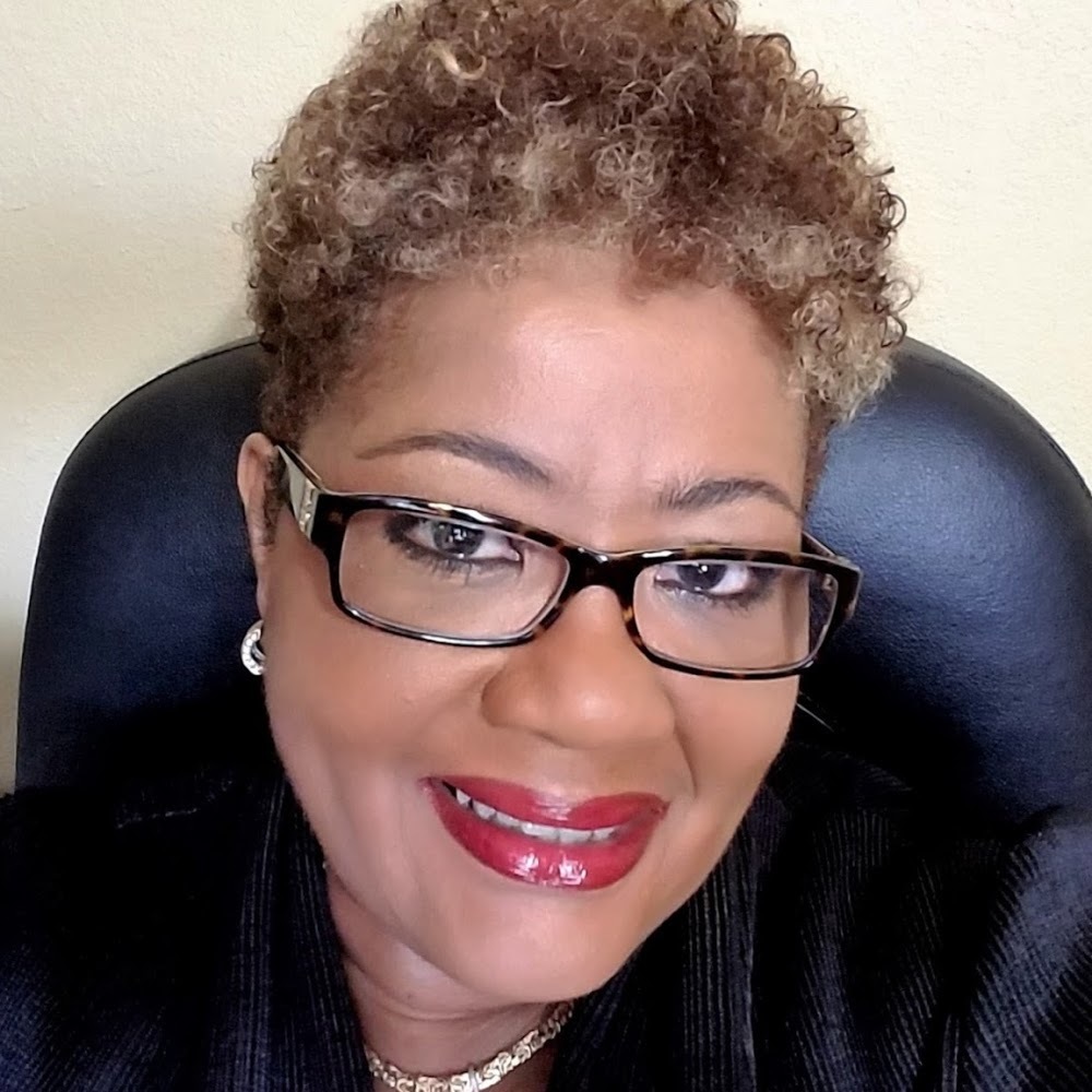 Meet your Posher, Cynthia - Picture 1 of 1